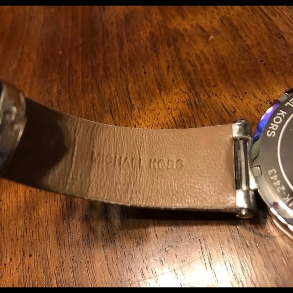 Michael Kors Sawyer Silver Crystal Dial Watch NWT